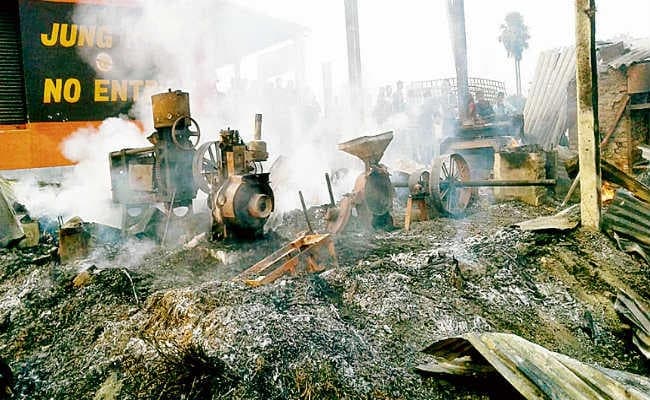 लाखों रुपये की दवाएं खाक चिकित्सा उपकरण भी जले