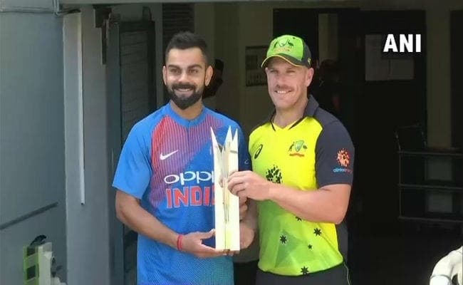 INDvsAUS टी-20 सीरीज कल से, ट्रॉफी के साथ विराट कोहली ने कराया फोटो सेशन