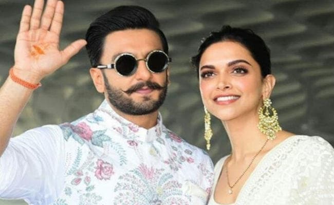 PHOTO: दीपिका-रणवीर बेंगलुरु रवाना, मुंबई एयरपोर्ट पर इस अंदाज में दिखे