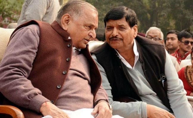 UP : मुलायम सिंह यादव के जन्मदिन पर सैफई में शिवपाल करायेंगे राजनीतिक दंगल