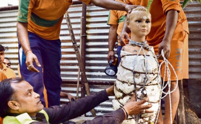 पटना : प्लास्टिक बेबी से भी दीपक तक नहीं पहुंचा जा सका, इधर, बच्चा मिलने की अफवाह के बीच निकला मवेशी का शव