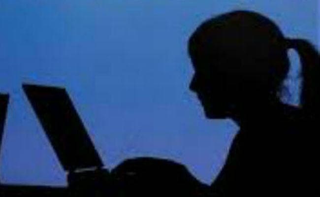 सोशल मीडिया महिलाओं को अपनी काया को लेकर बुरा अहसास कराता है