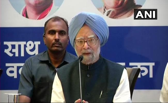 राफेल मुद्दे पर मोदी सरकार पर बरसे मनमोहन, कहा, दाल में जरूर कुछ काला