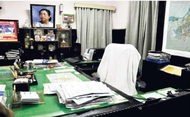 मुख्यमंत्री ने अलीपुर में बुलायी तृणमूल पार्षदों की बैठक, आज होगा मेयर का फैसला, निगम आयुक्त खलील अहमद ने संभाला कामकाज