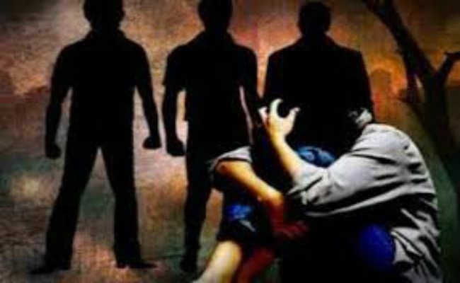 छात्रा को अगवा कर सामूहिक दुष्कर्म, 24 घंटे तक कैद कर अत्याचार के बाद घर के सामने फेंका, एक आरोपी गिरफ्तार, अन्यों की तलाश जारी