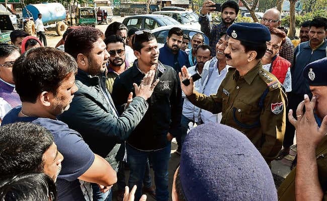 रांची : न ऑटो चले न दुकानें खुलीं, आश्वासन पर हड़ताल खत्म