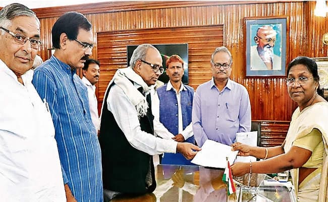 रांची : राज्यपाल से मिले वामदल, पारा शिक्षकों पर लाठीचार्ज करनेवालों पर कार्रवाई की मांग की