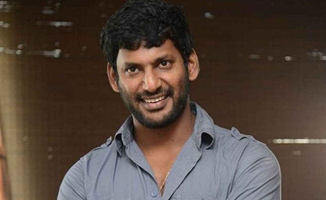 पोस्टर में बोतल के साथ नजर आये अभिनेता विशाल, विवादों में घिरे