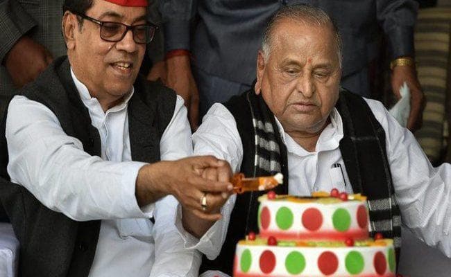 जन्मदिन पर मुलायम मंत्र - कुछ ऐसा करें कार्यकर्ता कि सपा बन जाये पार्टियों की मजबूरी
