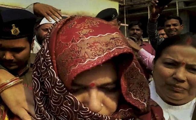 अदालत ने बिहार की पूर्व मंत्री मंजू वर्मा को एक दिन के पुलिस हिरासत में भेजा