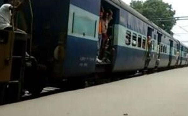 दानापुर-मोकामा पैसेंजर में यात्रियों से लूटपाट, फायरिंग