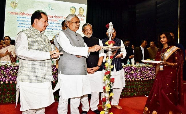 पटना : शराबबंदी से श्रमिक वर्ग के परिवार अधिक खुश, सभी श्रमिकों का हो निबंधन बढ़ें सुविधाएं : मुख्यमंत्री नीतीश