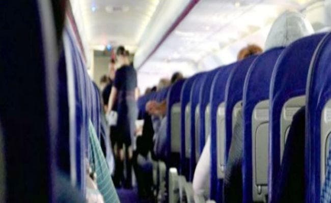 सिंगापुरी विमान की फ्लाइट अटेंडेंट से भारतीय ने की छेड़खानी, गया जेल