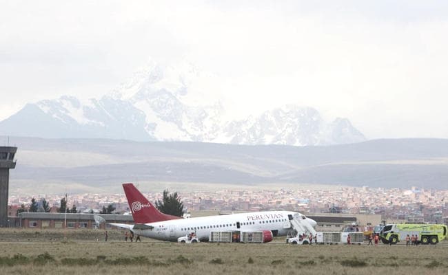 Bolivia में उतरने के दौरान विमान का लैंडिंग गियर टूटा