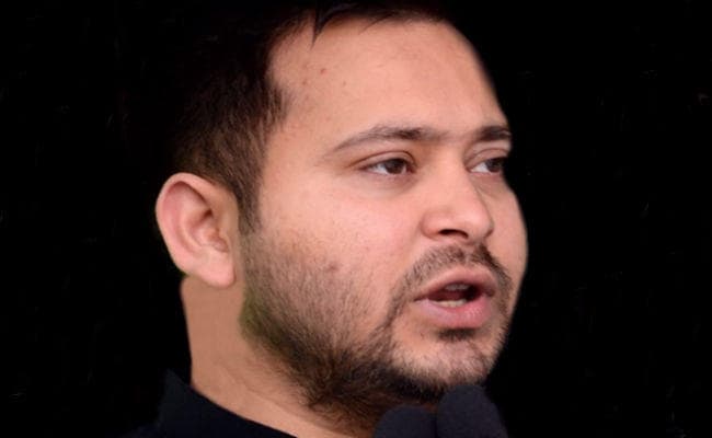 दिल्ली से पटना लौटे तेजस्वी यादव, बिहार सरकार पर बोला हमला, लालू को बताया गरीबों का मसीहा