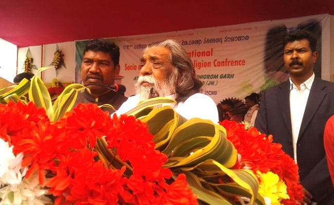 शिबू सोरेन ने लुगुबुरु घांटाबाड़ी में पूजा-अर्चना की, मुख्यमंत्री रघुवर दास पहुंचे