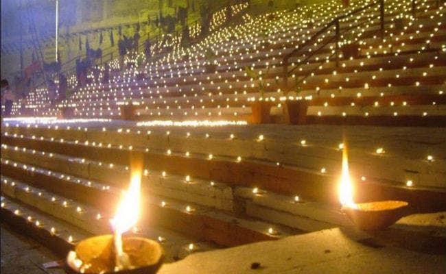 काशी आैर मथुरा में धूमधाम से मनायी गयी देव दीवाली