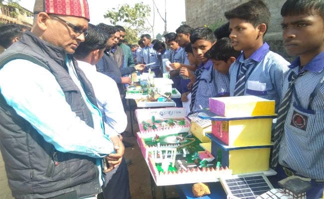 टाटीझरिया : विवेकानंद विद्या मंदिर के बच्‍चों ने विज्ञान प्रदर्शनी में दिखायी अपनी वैज्ञानिक प्रतिभा