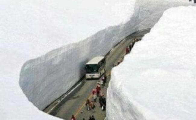 पर्यटकों के लिए खुला रोहतांग दर्रा, लोगों ने ली राहत की सांस