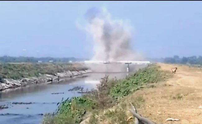 सिलीगुड़ी : 30 घंटे बाद निष्क्रिय किये गये बम, एक के बाद एक धमाके से लोगों में दहशत