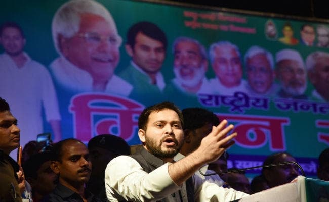 शेर का बेटा हूं, किसी से डरने वाला नहीं : तेजस्वी