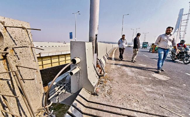 दिल्ली के सिग्नेचर ब्रिज पर रांची के युवक की मौत, डिवाइडर से टकराकर नदी में गिरे दो मेडिकल छात्र