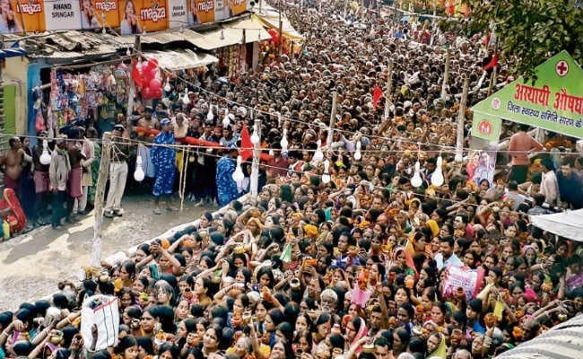 सारण : गंगा व गंडक के संगम पर लाखों ने लगायी आस्था की डुबकी