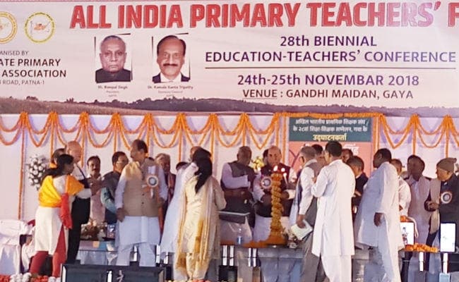 गया पहुंचे केंद्रीय गृहमंत्री, अखिल भारतीय प्राथमिक शिक्षक संघ के 28 ''शिक्षा-शिक्षक सम्मेलन'' का किया उद्घाटन