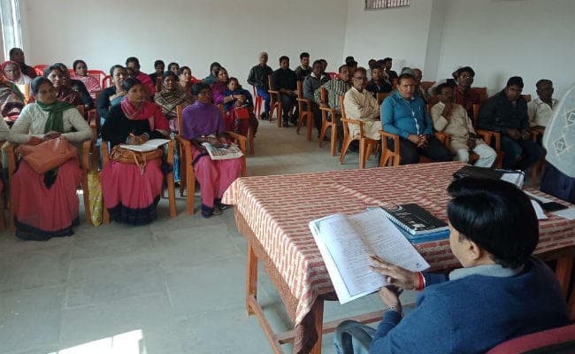 लोहरदगा : अयोग्य राशन कार्डधारी कार्ड सरेंडर करें नहीं तो होगी कार्रवाई- जिला आपूर्ति पदाधिकारी