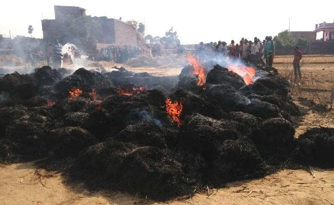 बड़कागांव : 600 धान का बोझा जलकर खाक, लाखों का नुकसान