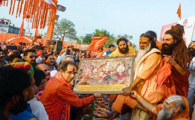 अयोध्‍या में उद्धव, कहा, ''कुंभकर्ण'' सरकार को नींद से जगाने आये हैं