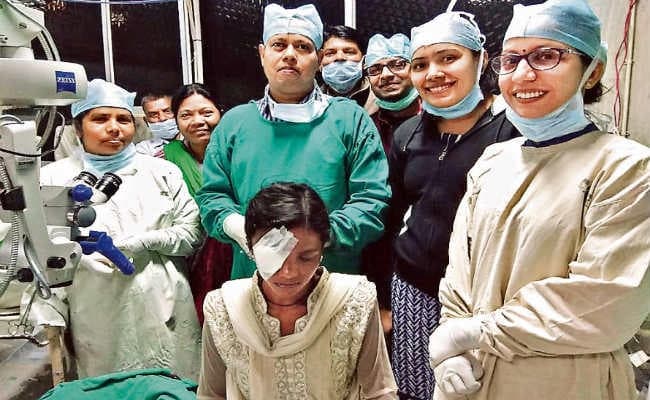 डॉक्टर के इकलौते बेटे की आंख से दुनिया देखेगी गिरिडीह की युवती