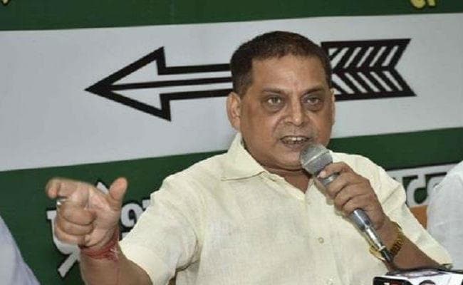 महागठबंधन में सीट बंटवारे पर अंतिम फैसले को लेकर जदयू का लालू परिवार पर तंज