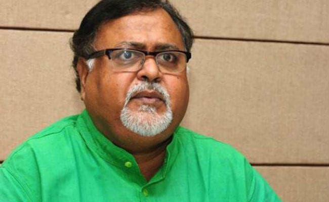 कोलकाता : स्कूलों में नियमित कक्षाएं लें शिक्षक : पार्थ चटर्जी