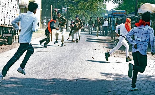 जानिए जमशेदपुर में दो पक्षों में क्‍यों हुआ पथराव व लाठीचार्ज