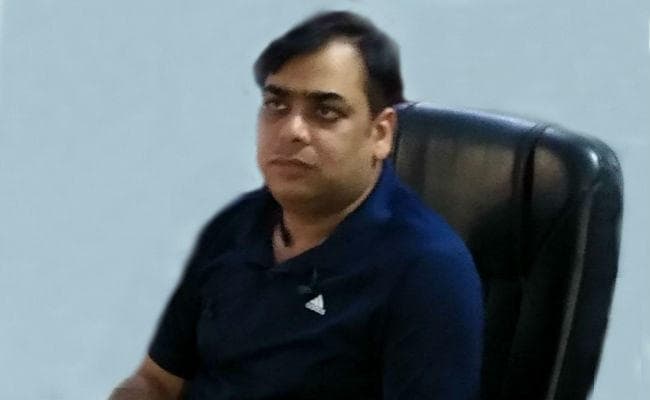 एसपी ने आठ पुलिस अफसरों का वेतन रोका, एक पुलिस अधिकारी पर प्राथमिकी का आदेश