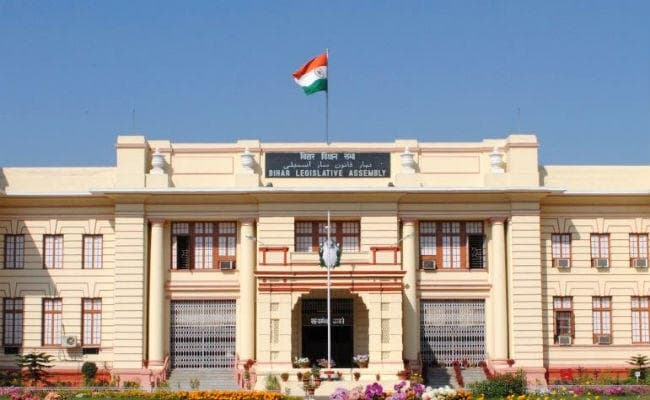 बिहार विधानमंडल का शीतकालीन सत्र : शोक संवेदना के बाद दोनों सदनों में मंगलवार तक के लिए कार्यवाही स्थगित