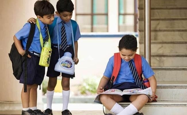 भारत के गरीब व वंचित तबके के छात्र नहीं उठा पाते अंग्रेजी माध्यम स्कूलों का लाभ