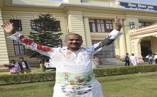 बिहार : शीतकालीन सत्र के दौरान अनोखे अंदाज में पहुंचे कांग्रेस विधायक बने सबके आकर्षण का केंद्र