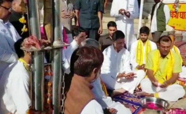 ब्रह्मा मंदिर में राहुल गांधी ने किया अपने गोत्र का खुलासा, खुद को बताया ''कौल ब्राह्मण''