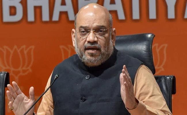 भाजपा का गढ़ बचाने इंदौर की सड़कों पर उतरे शाह, मांगा समर्थन