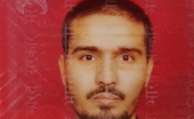 गुजरात के अक्षरधाम मंदिर हमला मामले का आरोपी अहमदाबाद हवाई अड्डे से गिरफ्तार