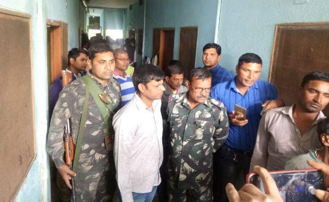 कोडरमा : पति को वीडियो कॉल कर कहा, फांसी लगाने जा रही हूं और दे दी जान