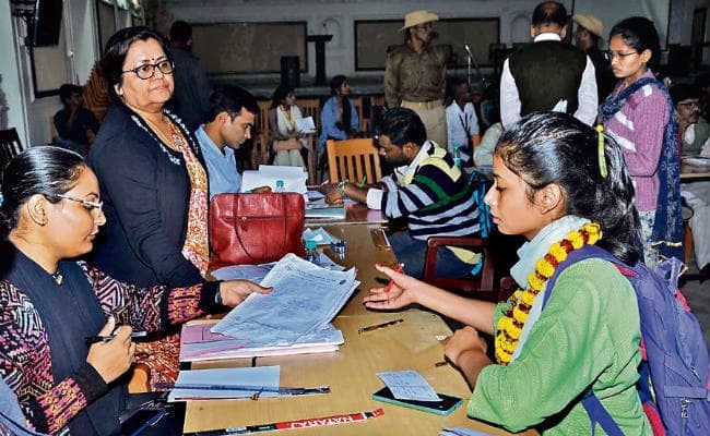 पीयू छात्र संघ चुनाव: 121 प्रत्याशियों ने भरा पर्चा, अध्यक्ष पद के नौ उम्मीदवार