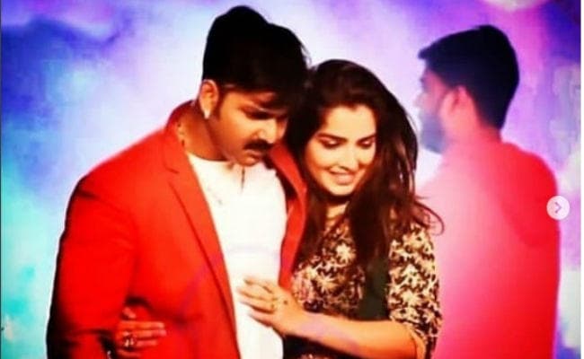 भोजपुरी सुपरस्टार पवन सिंह पर पथराव, हाथ जोड़कर बोले- प्लीज सॉरी माफी चाहता हूं...