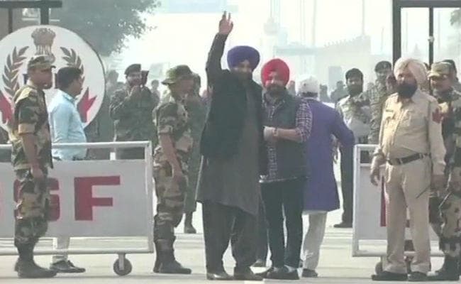 पाकिस्तान से सिद्धू ने मोदी पर किया हमला, कहा, बाजवा से ”झप्पी” ”राफेल डील” नहीं