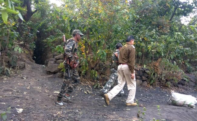 बोकारो : अवैध कोयला उत्‍खनन, सुरंग धंसने से 12 लोग दबे, दो शव ले भागे ग्रामीण