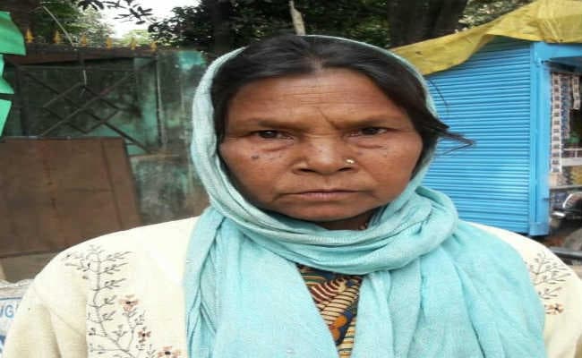 पुलिस की गुंडागर्दी : शिकायत लेकर थाना गयी वृद्ध महिला को धक्का मारकर  निकाल दिया, कहा : रोज थाना मत आया करो, नहीं तो मारकर नाले में फेंक देंगे