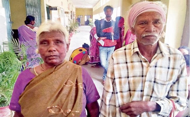 गुमला : कर्ज लेकर खेती की, पुलिस खेत से धान उठा ले गयी, किसान के समक्ष भूखों मरने की स्थिति