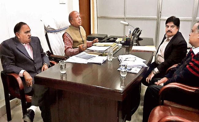 रांची : मंत्री सरयू राय ने मुख्य सचिव सहित अन्य अफसरों के साथ की बैठक, कहा- पूर्वाग्रह छोड़ पारा शिक्षक मामले में समझौता हो